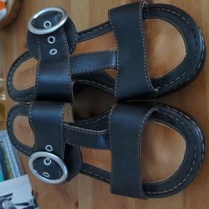 Born Size 9 Brown Leather Sandals